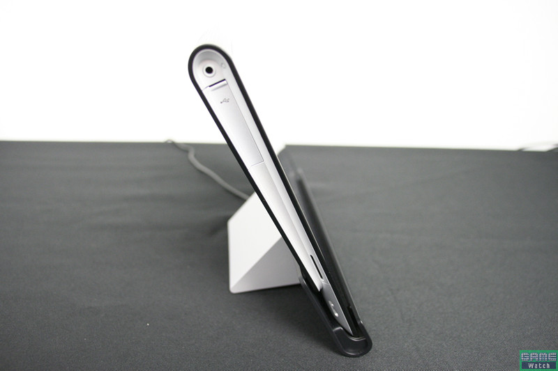 Illustration for article titled Manhandling the Sony Tablet and Explaining Its Fake Buttons